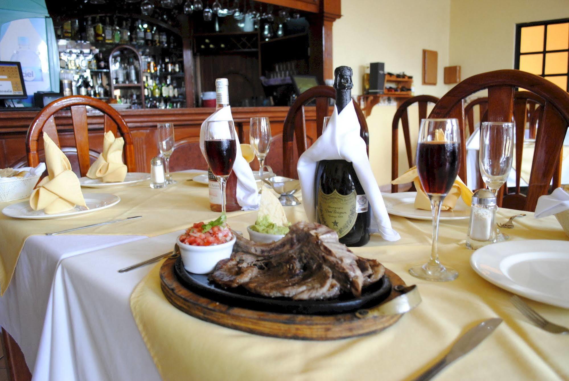 Hotel Arcos Del Parque Acayucan Ngoại thất bức ảnh