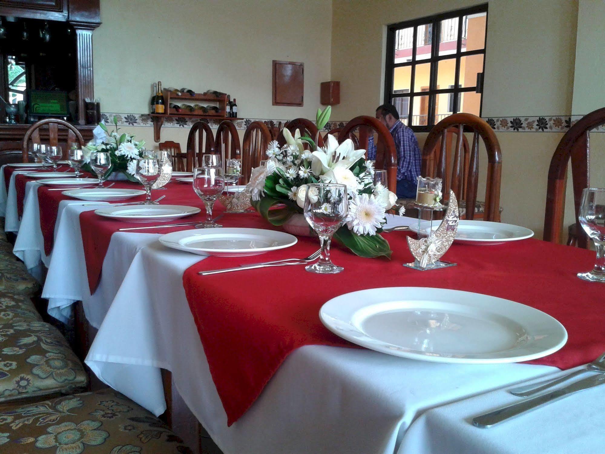 Hotel Arcos Del Parque Acayucan Ngoại thất bức ảnh
